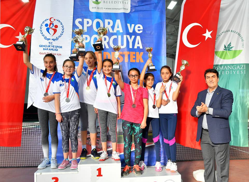 Bursa’da Genç Raketler Şampiyonluk İçin Ter Döktü