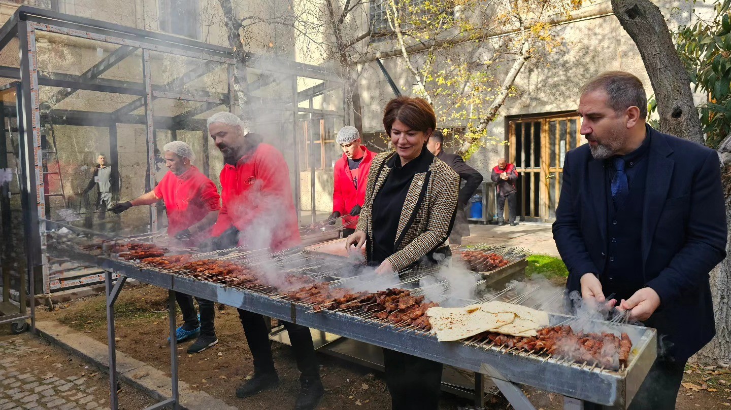 Suna Kepolu Ataman’dan, TBMM’de Ziyafet!