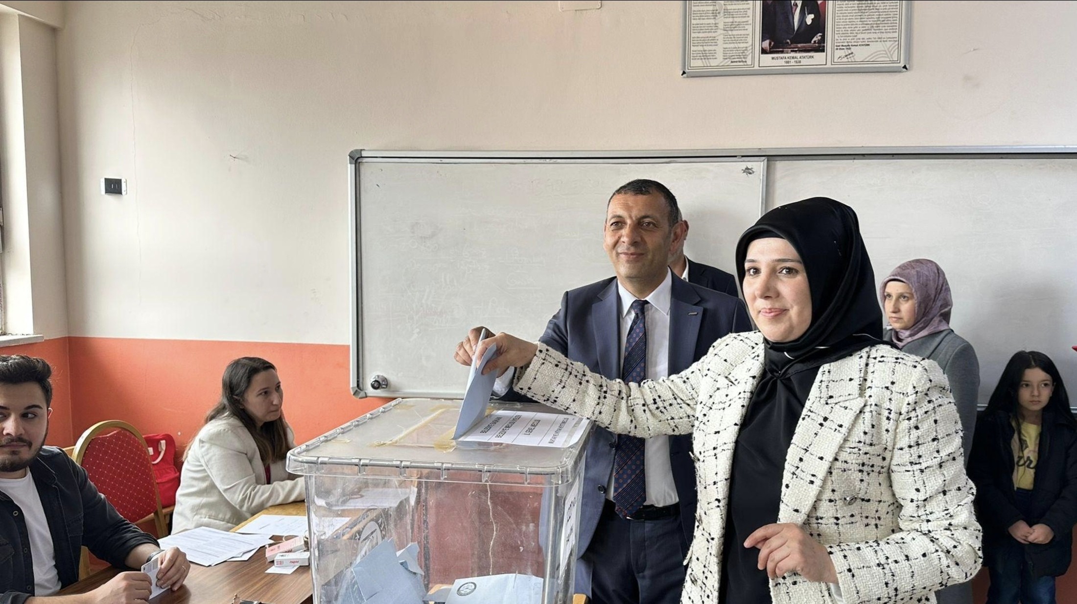 AK Parti Ağrı Belediye Başkan Adayı Salih Aydın, oyunu kullandı!